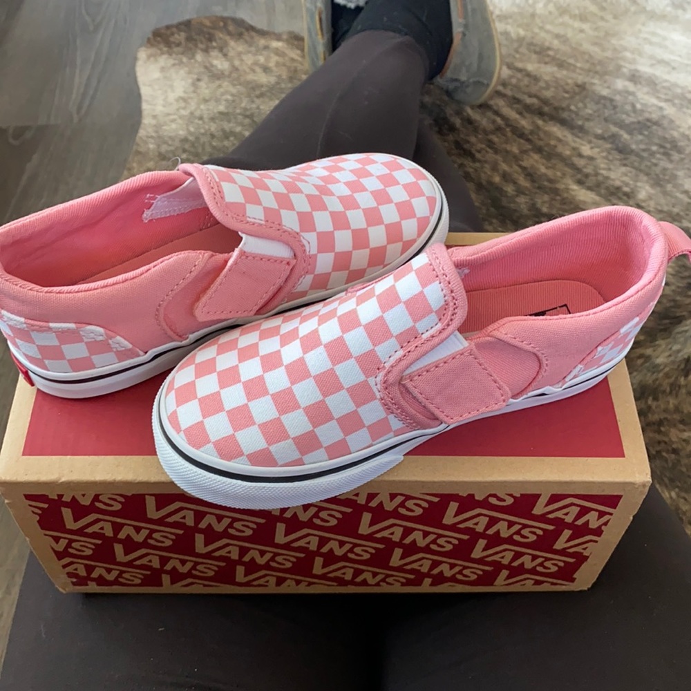 New kids pink checkered vans